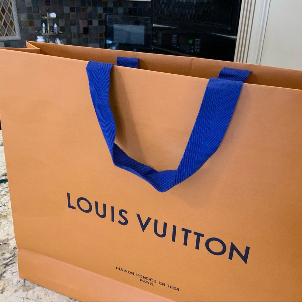 Louis Vuitton paper shopping bag